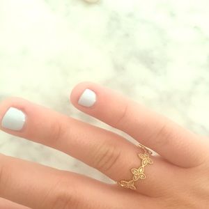 Elegant Gold and Diamond Alhambra Ring